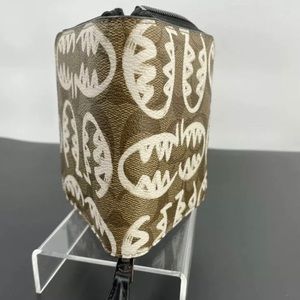 Coach Wallet be Zip,By REXY BY GUANG YU NWTag